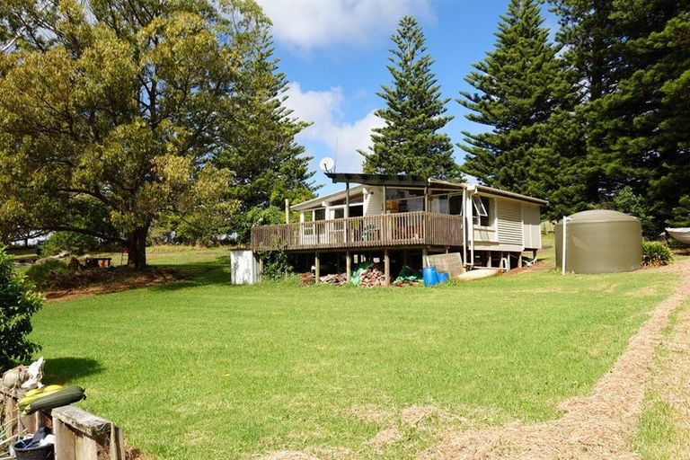 Photo of property in 3403 South Head Road, South Head, Helensville, 0874