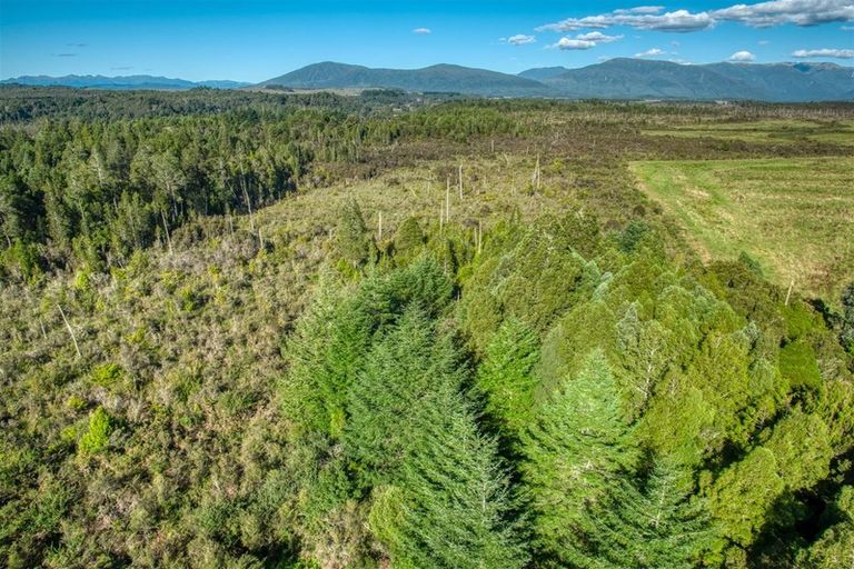 Photo of property in 1967e Arnold Valley Road, Moana, 7872