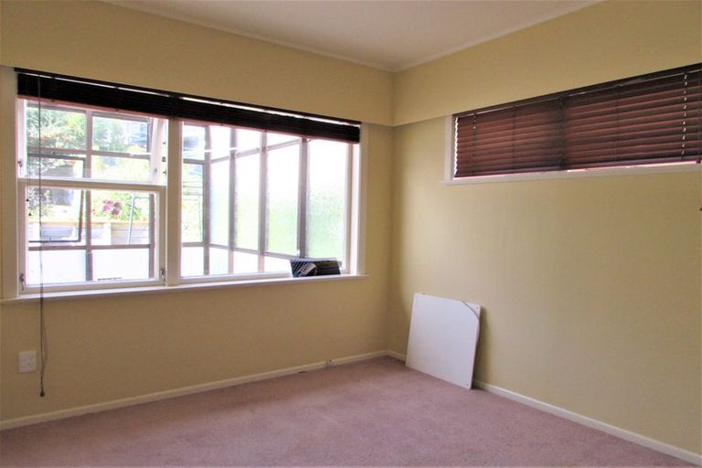 Photo of property in 2 Volkner Grove, Waterloo, Lower Hutt, 5011