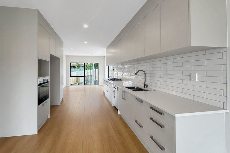 Photo of property in 8/28 Ludlow Terrace, Totara Vale, Auckland, 0627