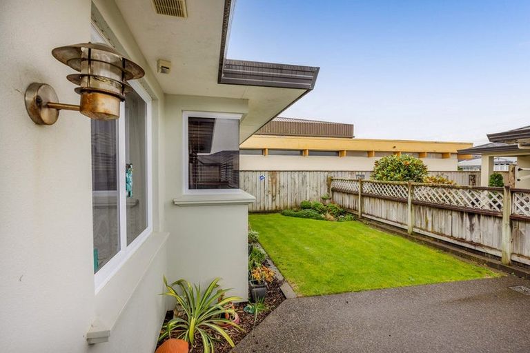 Photo of property in 33d Argyle Street, Hawera, 4610