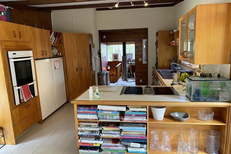 Photo of property in 69 Pupuke Road, Birkenhead, Auckland, 0627
