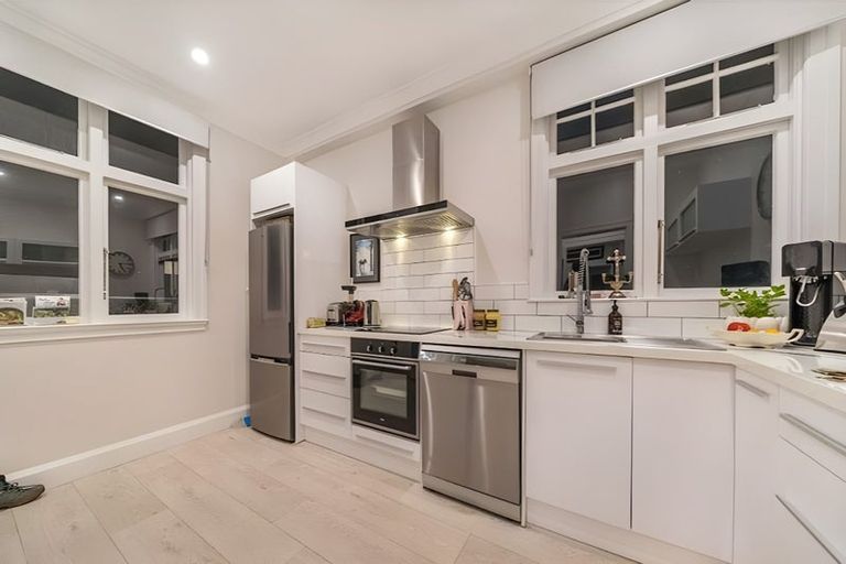 Photo of property in 3/246 Oriental Parade, Oriental Bay, Wellington, 6011