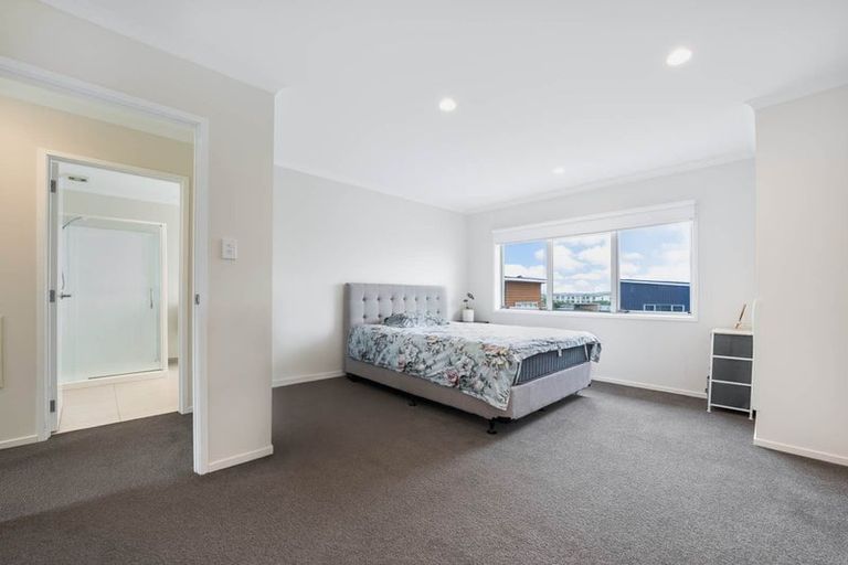 Photo of property in 40 Buckley Avenue, Hobsonville, Auckland, 0616