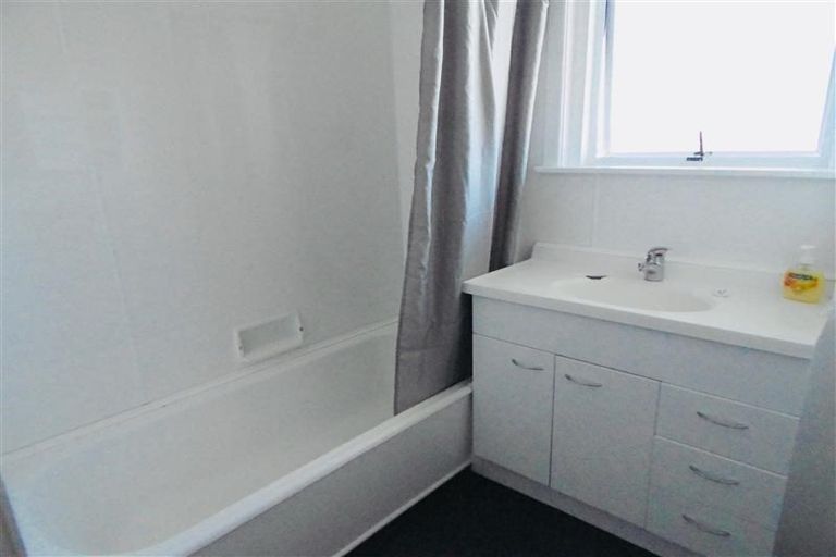 Photo of property in 19 Scott Street, Moturoa, New Plymouth, 4310