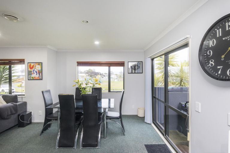 Photo of property in 35 Dahlstrom Grove, Kelvin Grove, Palmerston North, 4414