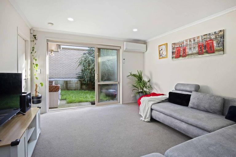 Photo of property in 13 Akeake Lane, Manurewa, Auckland, 2102