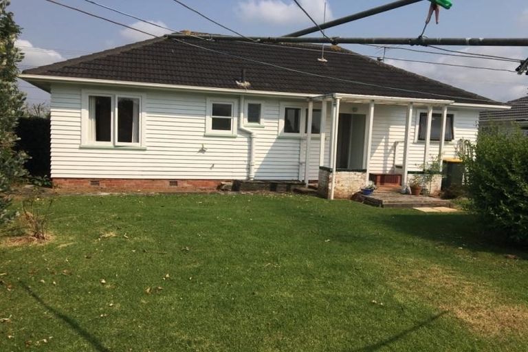 Photo of property in 52 Matipo Road, Te Atatu Peninsula, Auckland, 0610