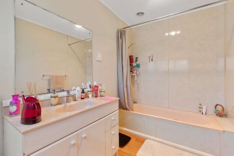 Photo of property in 17 Plunket Avenue, Papatoetoe, Auckland, 2104