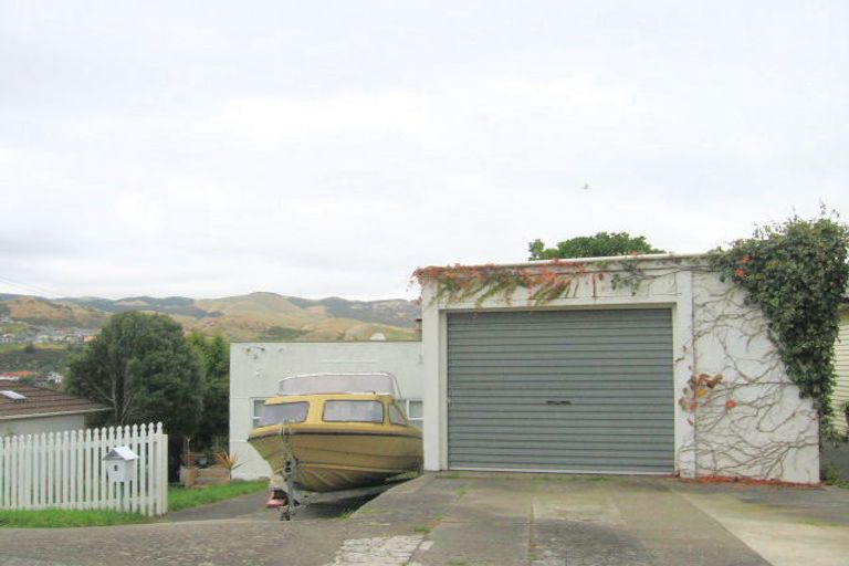 Photo of property in 1 Olivia Crescent, Tawa, Wellington, 5028