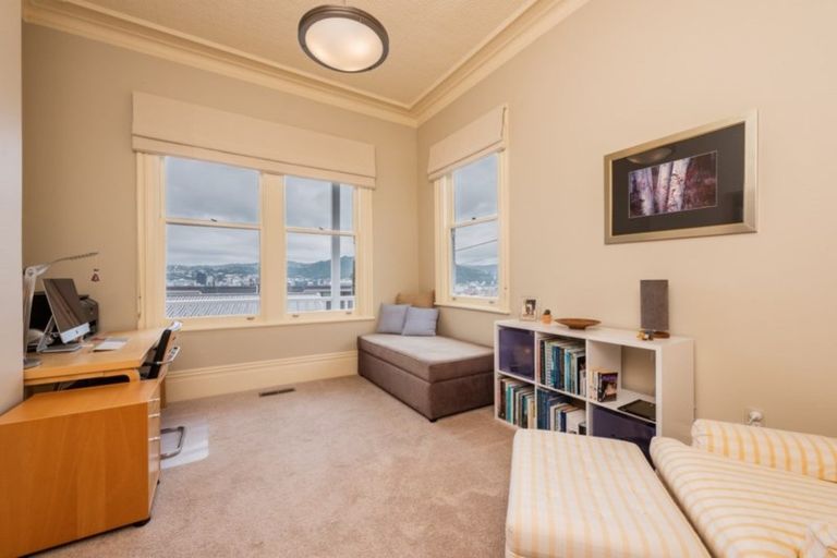 Photo of property in 29 The Crescent, Roseneath, Wellington, 6011