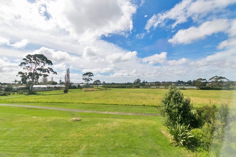 Photo of property in 17e Martin Place, Kelston, Auckland, 0602