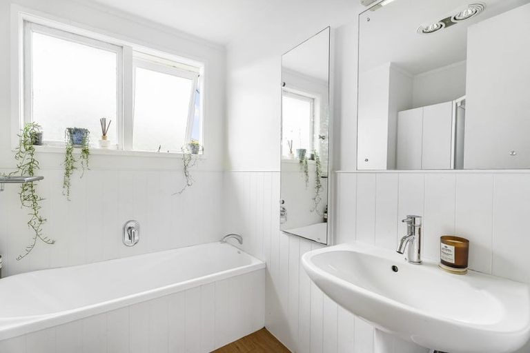 Photo of property in 61 Ladies Mile, Manly, Whangaparaoa, 0930