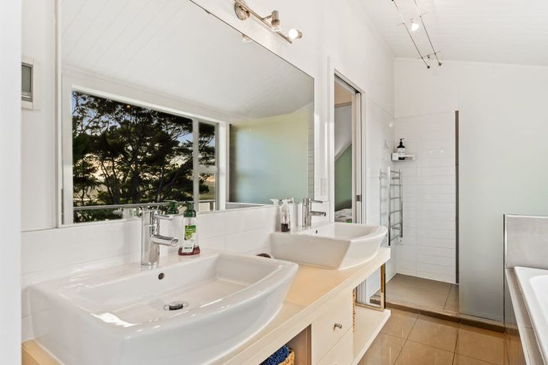 Photo of property in 24 Poplar Road, Stanmore Bay, Whangaparaoa, 0932