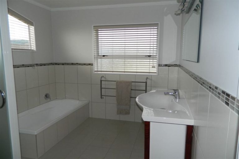 Photo of property in 10 Webb Avenue, Levin, 5510