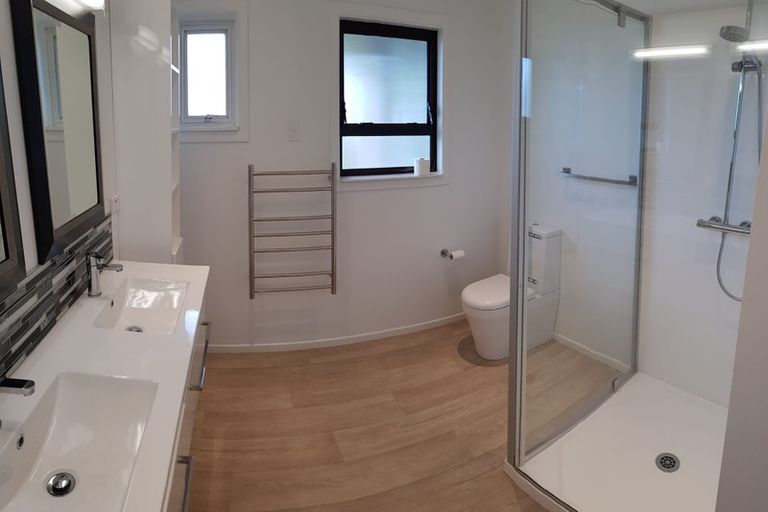 Photo of property in 68 Paragon Avenue, Beach Haven, Auckland, 0626