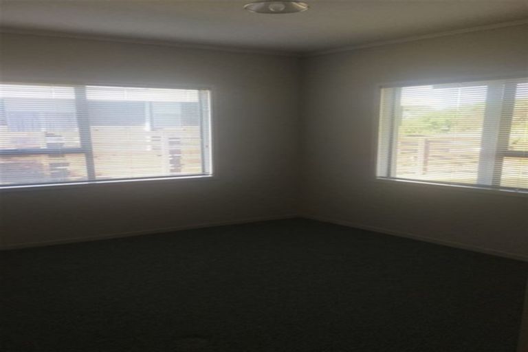 Photo of property in 19 Rosewarne Crescent, Glendene, Auckland, 0602