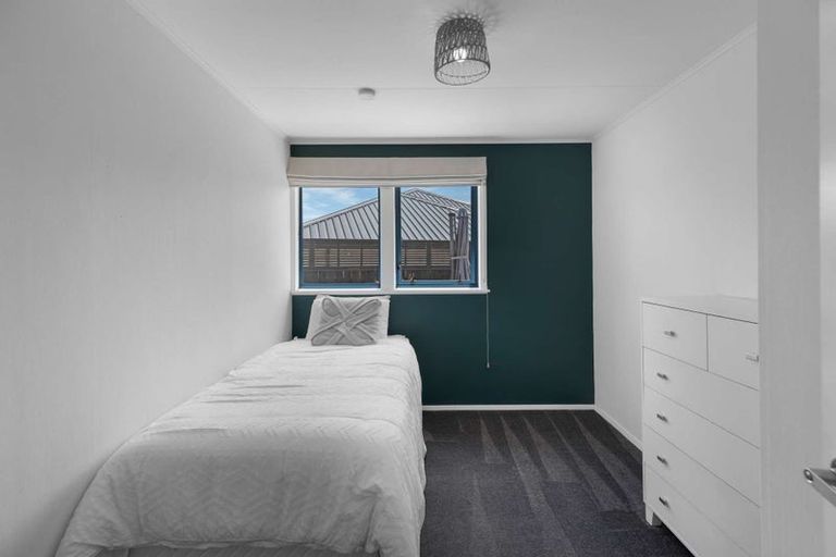 Photo of property in 25 Woodleigh Street, Frankleigh Park, New Plymouth, 4310