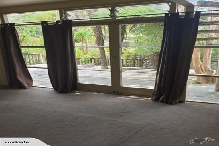 Photo of property in 16 De Val Drive, Titirangi, Auckland, 0604