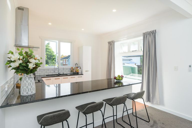 Photo of property in 57b Crewe Crescent, Hokowhitu, Palmerston North, 4410