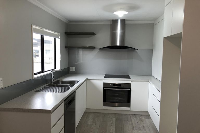 Photo of property in 17 Coromandel Court, Roslyn, Palmerston North, 4414