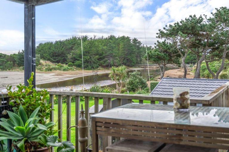 Photo of property in 21 Manga-pirau Street, Waikawa Beach, Manakau, 5573