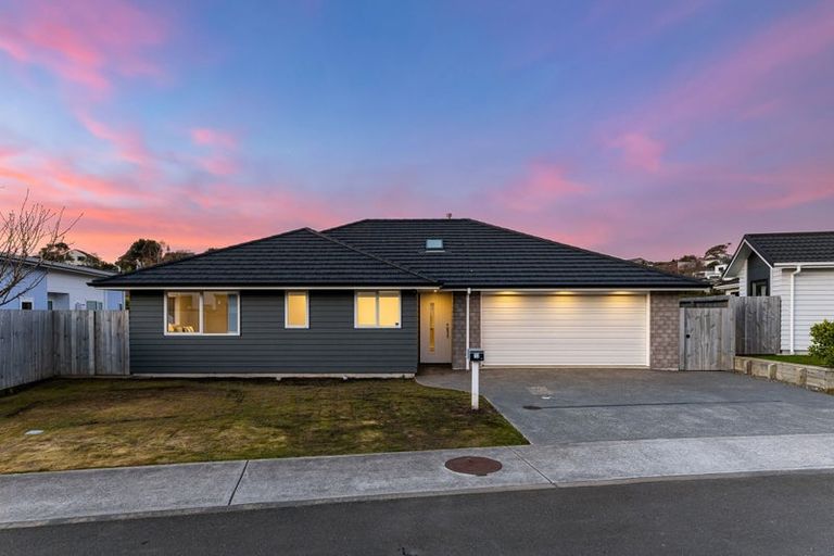 Photo of property in 13 Breakwater Way, Whitby, Porirua, 5024