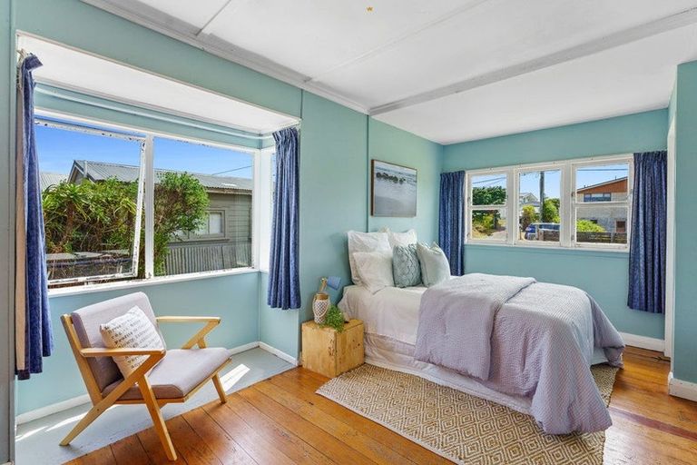 Photo of property in 18 Waimea Road, Waikanae Beach, Waikanae, 5036