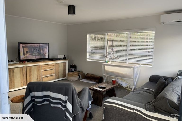 Photo of property in 2/30 Norwood Road, Bayswater, Auckland, 0622