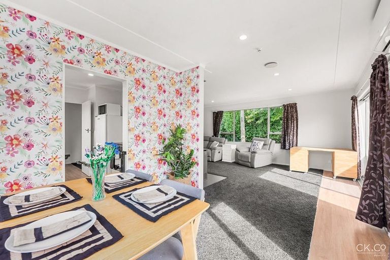 Photo of property in 28 Omaha Grove, Totara Park, Upper Hutt, 5018