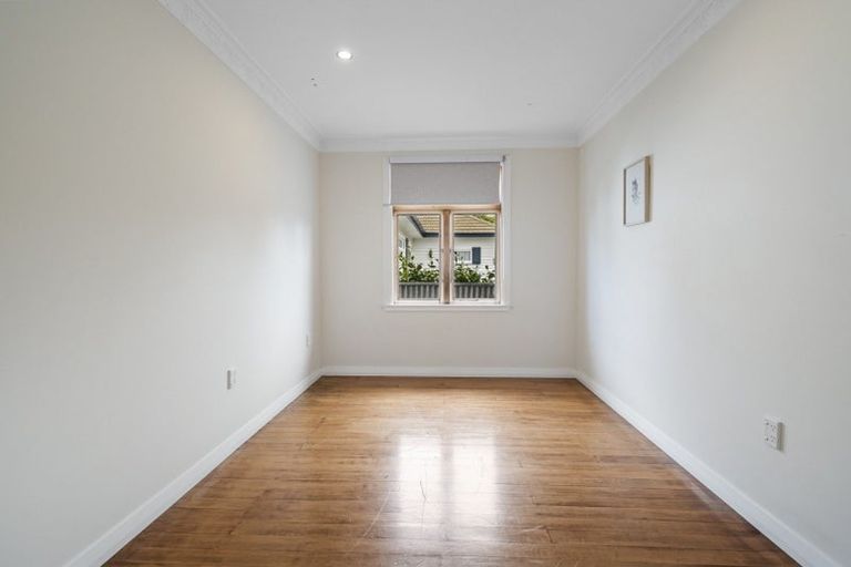 Photo of property in 7 Hobson Place, Takaro, Palmerston North, 4412