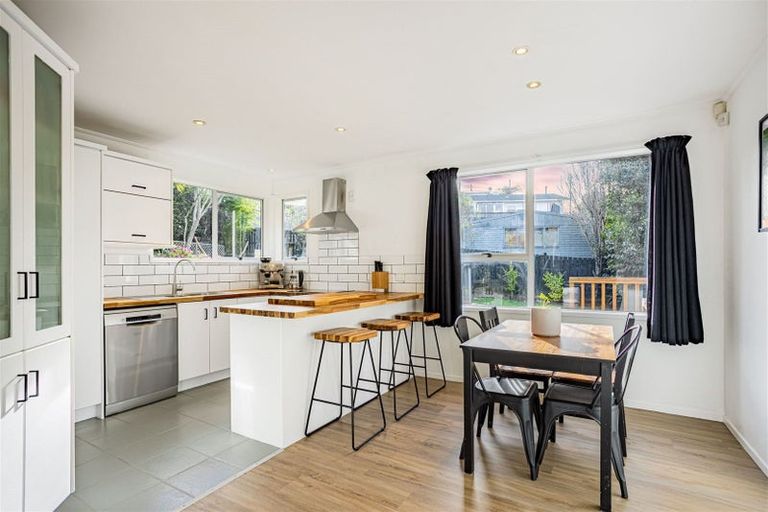 Photo of property in 58 Hartley Terrace, Massey, Auckland, 0614