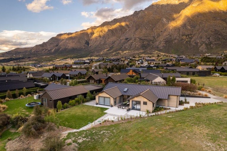 Photo of property in 11 Torridon Court, Jacks Point, Queenstown, 9371