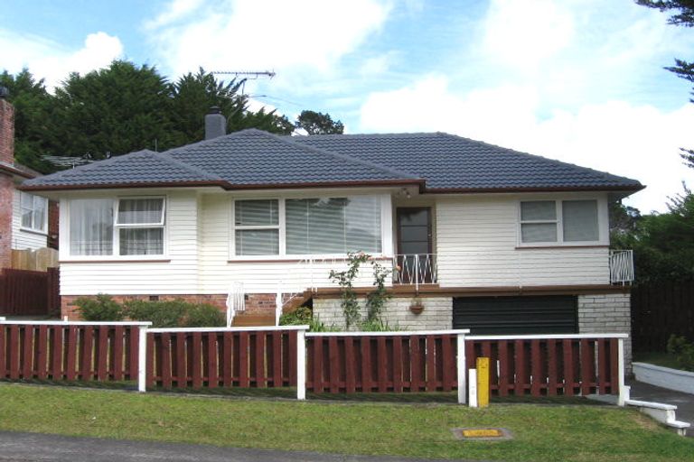 Photo of property in 12 Paragon Avenue, Beach Haven, Auckland, 0626