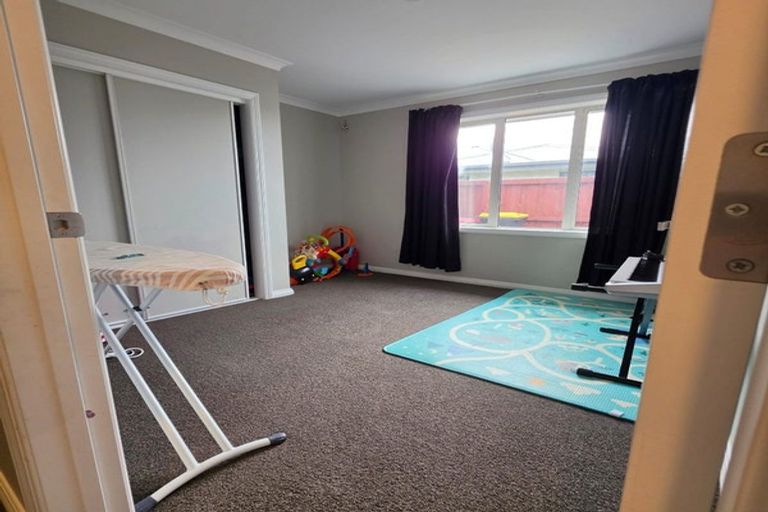 Photo of property in 73 Kippenberger Avenue, Rangiora, 7400