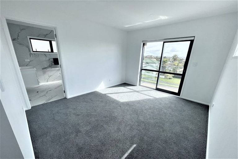 Photo of property in 14 Bonnard Place, West Harbour, Auckland, 0618