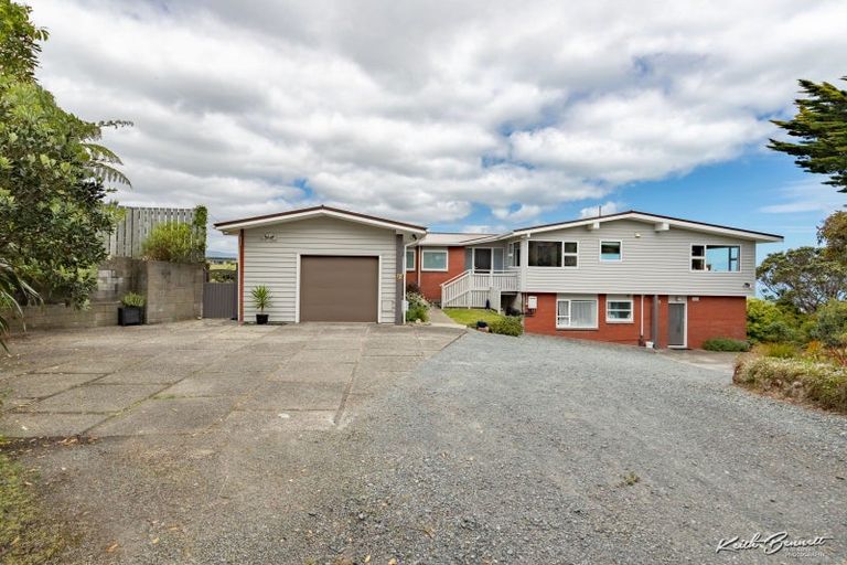 Photo of property in 39 Oakleigh Street, Maungaraki, Lower Hutt, 5010