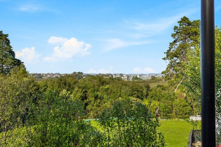 Photo of property in 24 Edgerton Road, Te Atatu Peninsula, Auckland, 0610