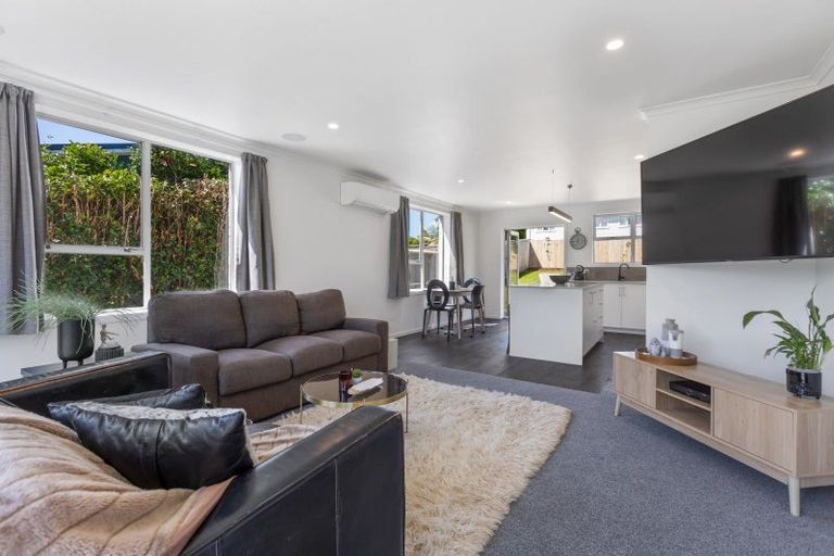 Photo of property in 5 Brixham Place, Merrilands, New Plymouth, 4312