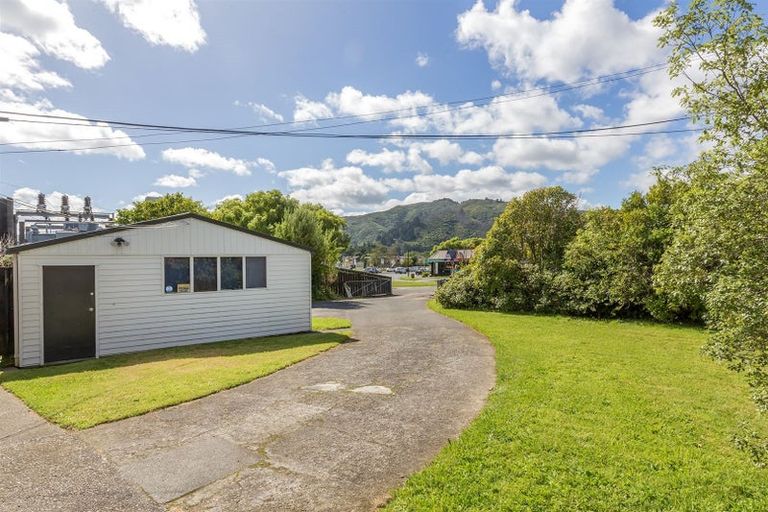 Photo of property in 5 The Strand, Wainuiomata, Lower Hutt, 5014