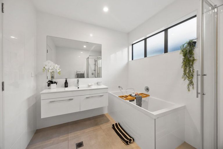 Photo of property in 21 Irving Place, Hobsonville, Auckland, 0616