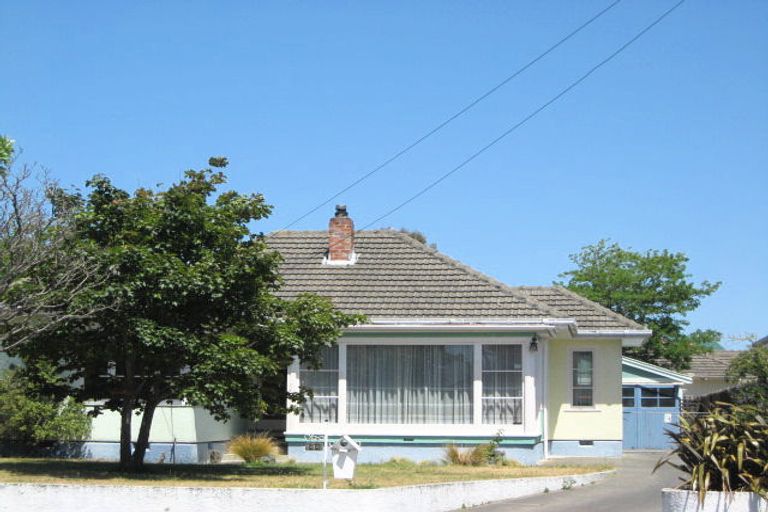 Photo of property in 22 Shortland Street, Wainoni, Christchurch, 8061