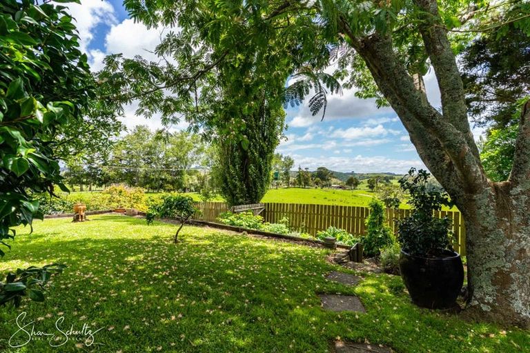 Photo of property in 7 Griffin Road, Maungaturoto, 0520