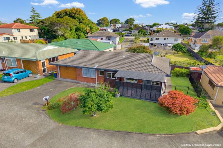 Photo of property in 52 Bodi Place, Te Atatu South, Auckland, 0610