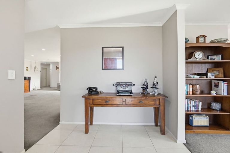 Photo of property in 40 Te Kauri Place, Helensville, 0800