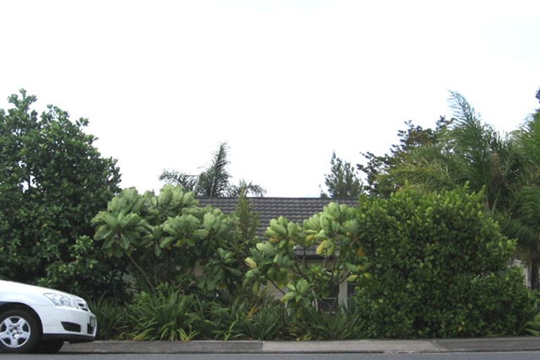 Photo of property in 117 East Coast Road, Castor Bay, Auckland, 0620