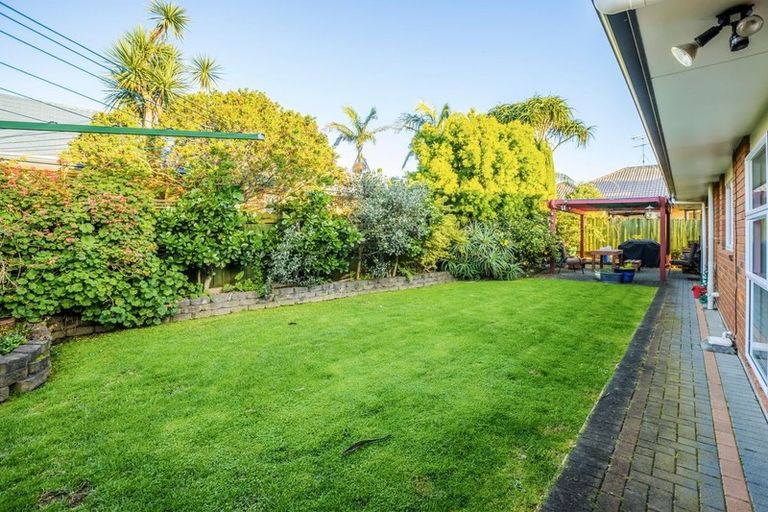 Photo of property in 20 Lothian Brae, Wattle Downs, Auckland, 2103