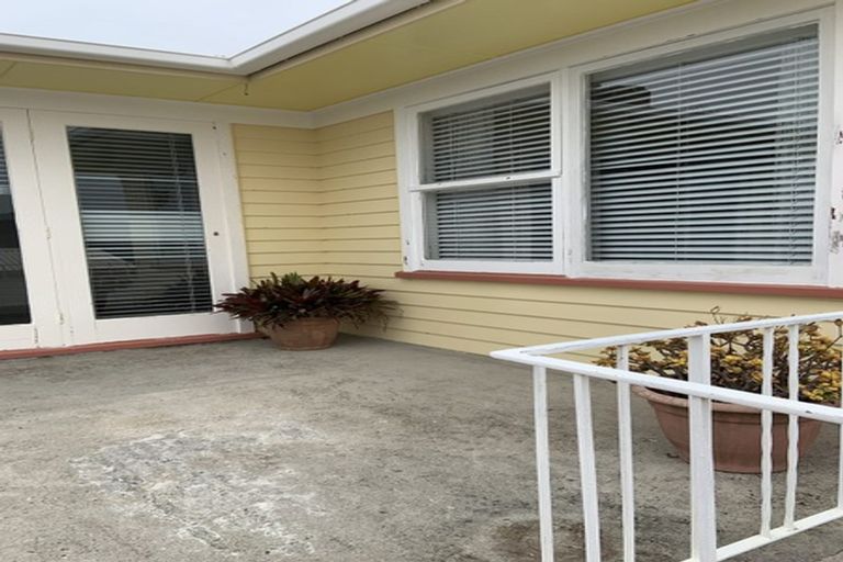 Photo of property in 43 Mason Street, New Lynn, Auckland, 0600