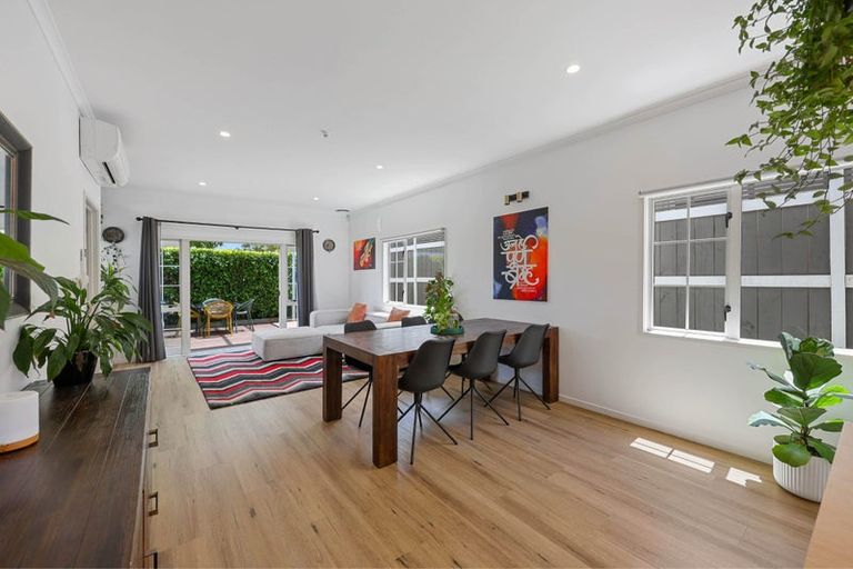 Photo of property in 16 Mulvaney Crescent, Henderson, Auckland, 0612