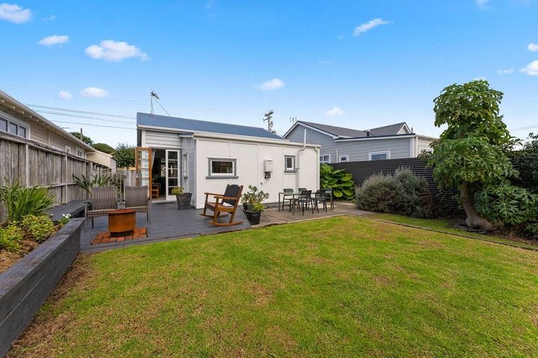 Photo of property in 94 Hine Street, New Plymouth, 4310